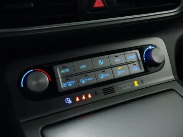 HYUNDAI Kona Style Elektro 2WD 150KW Wärmepumpe Navi ACC