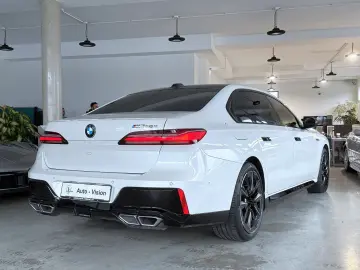 BMW M760e xDrive  Vollausstattung FULL Unfallfrei