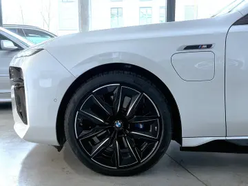 BMW M760e xDrive  Vollausstattung FULL Unfallfrei