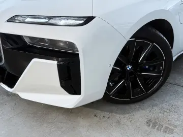 BMW M760e xDrive  Vollausstattung FULL Unfallfrei