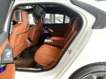 BMW M760e xDrive  Vollausstattung FULL Unfallfrei