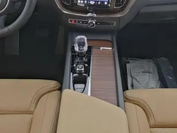 VOLVO XC60 B5 AWD Ultra Dark 360  ACC HUD LUFT 4xSHZ