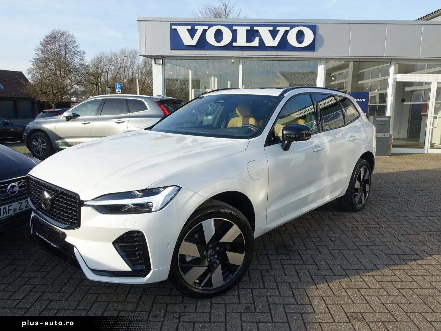 VOLVO XC60 Plus Dark T6 AWD 360  FOUR-C AHK BLIS PANO