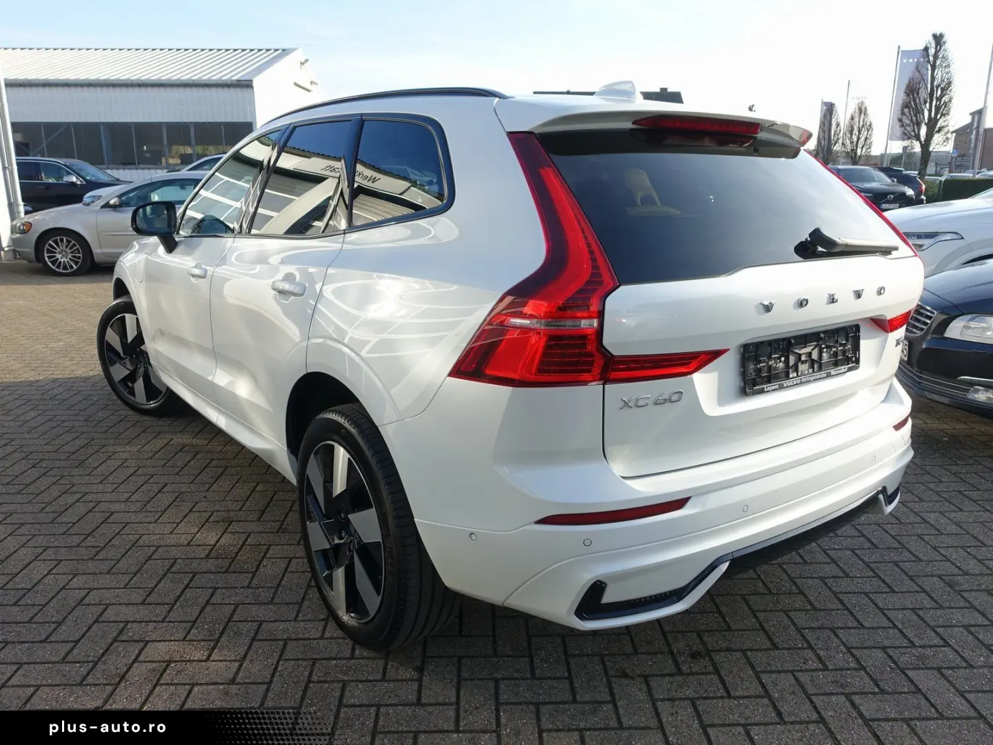 VOLVO XC60 Plus Dark T6 AWD 360  FOUR-C AHK BLIS PANO
