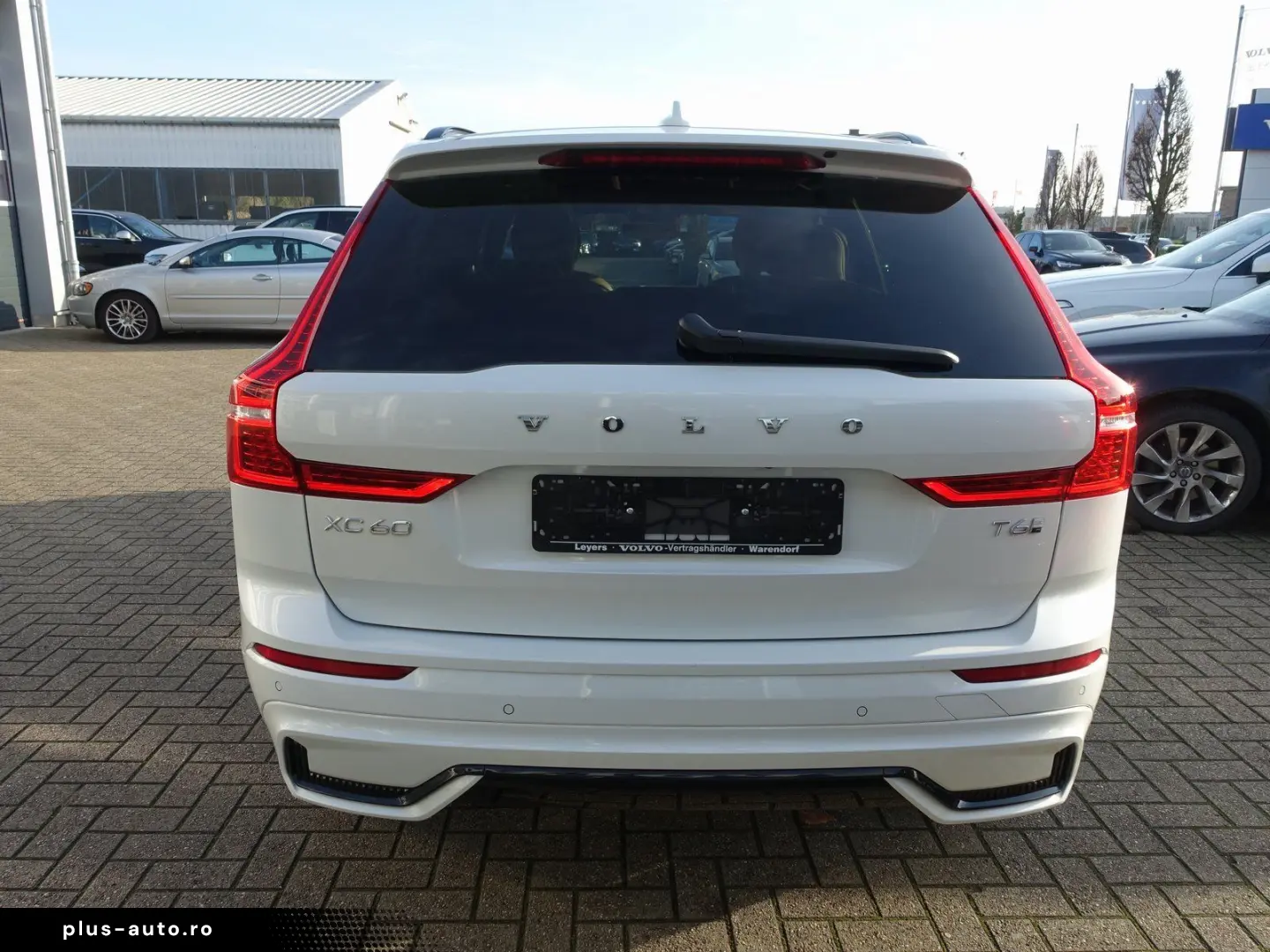 VOLVO XC60 Plus Dark T6 AWD 360  FOUR-C AHK BLIS PANO