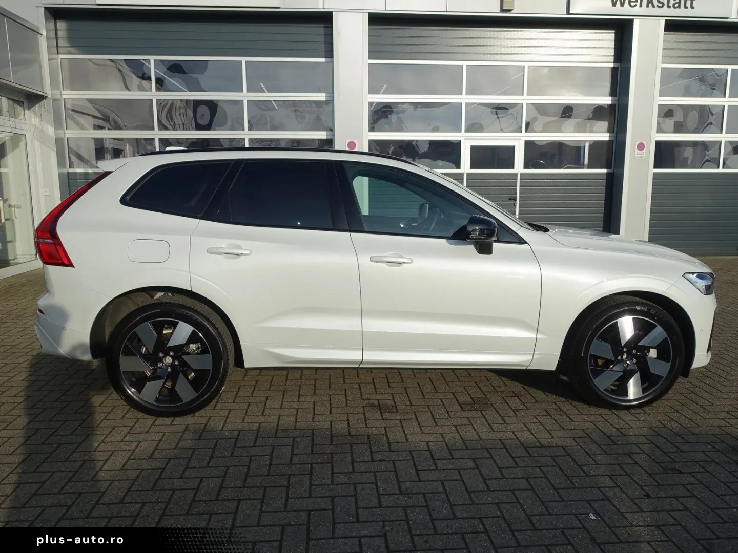 VOLVO XC60 Plus Dark T6 AWD 360  FOUR-C AHK BLIS PANO