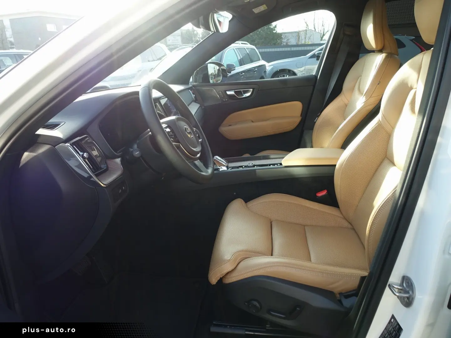 VOLVO XC60 Plus Dark T6 AWD 360  FOUR-C AHK BLIS PANO