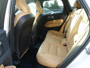 VOLVO XC60 Plus Dark T6 AWD 360  FOUR-C AHK BLIS PANO