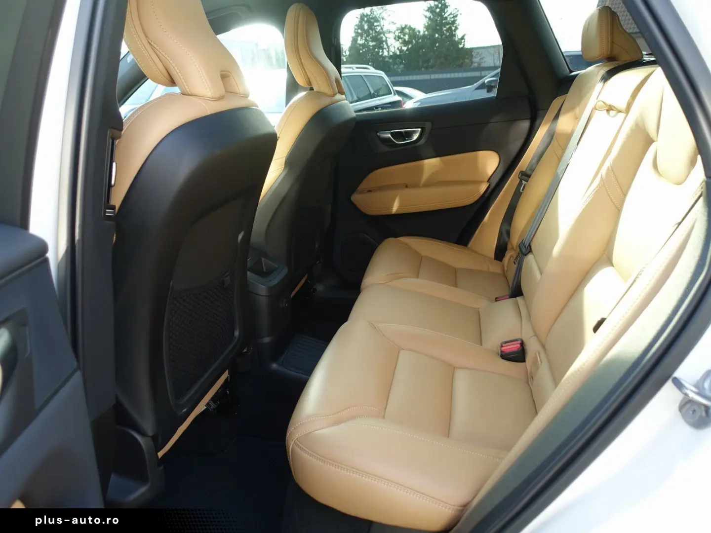 VOLVO XC60 Plus Dark T6 AWD 360  FOUR-C AHK BLIS PANO