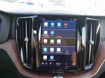 VOLVO XC60 Plus Dark T6 AWD 360  FOUR-C AHK BLIS PANO