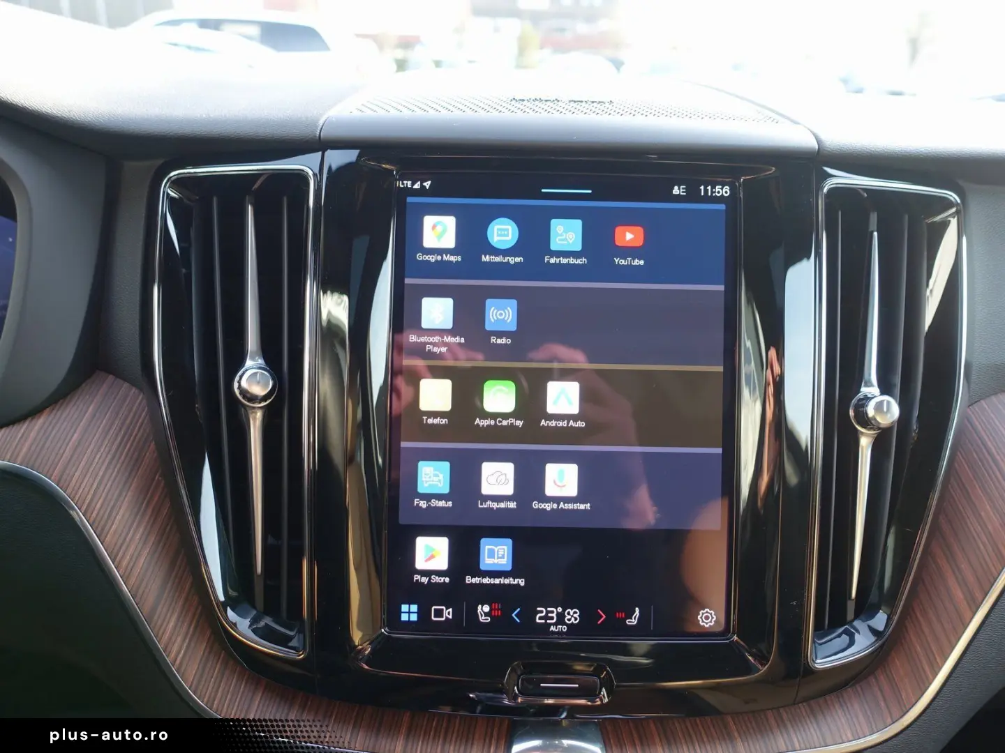 VOLVO XC60 Plus Dark T6 AWD 360  FOUR-C AHK BLIS PANO