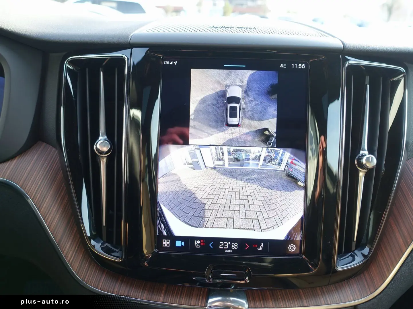 VOLVO XC60 Plus Dark T6 AWD 360  FOUR-C AHK BLIS PANO