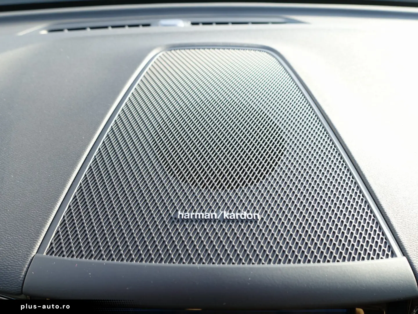 VOLVO XC60 Plus Dark T6 AWD 360  FOUR-C AHK BLIS PANO