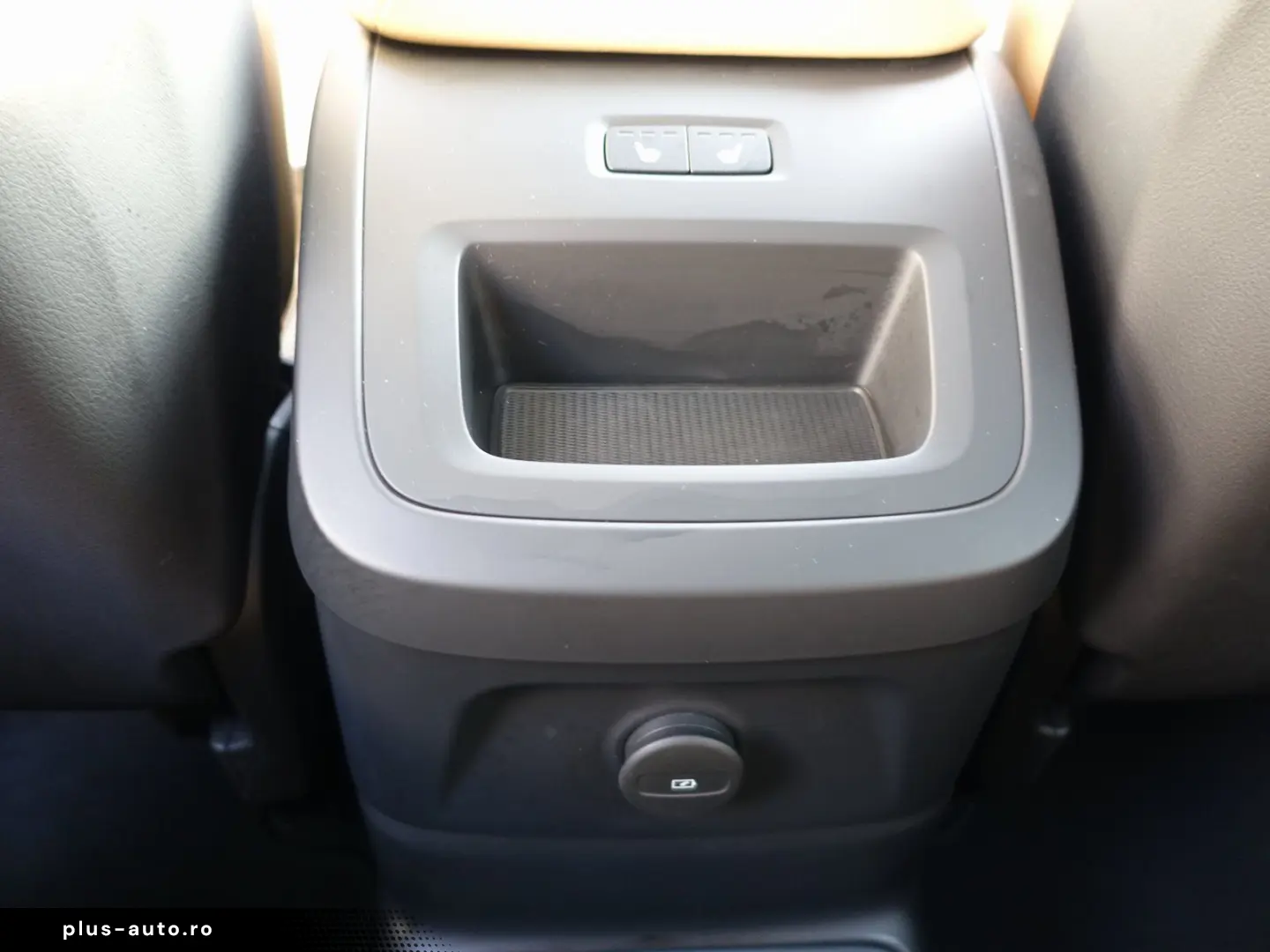 VOLVO XC60 Plus Dark T6 AWD 360  FOUR-C AHK BLIS PANO