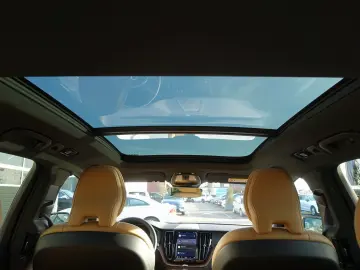VOLVO XC60 Plus Dark T6 AWD 360  FOUR-C AHK BLIS PANO