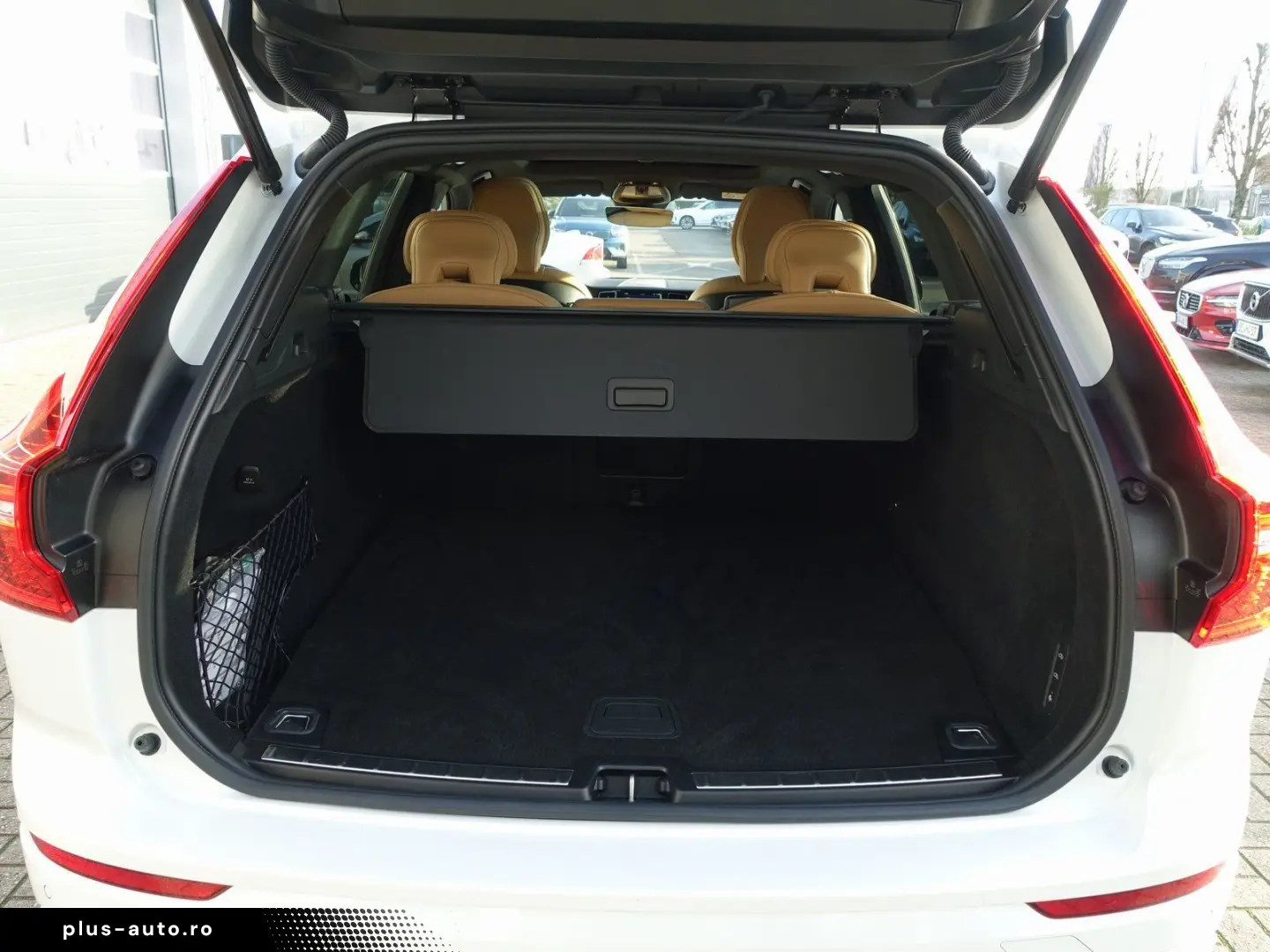 VOLVO XC60 Plus Dark T6 AWD 360  FOUR-C AHK BLIS PANO