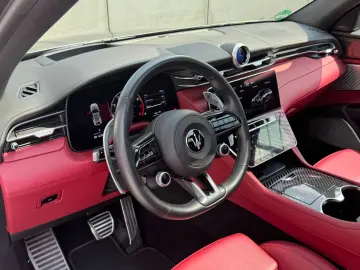 MASERATI Grecale Trofeo 4WD Luft Pano Carbon Garantie2028