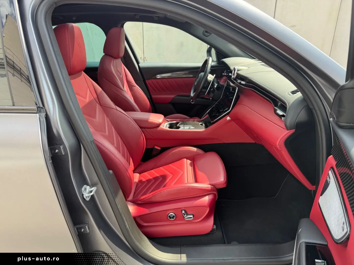 MASERATI Grecale Trofeo 4WD Luft Pano Carbon Garantie2028