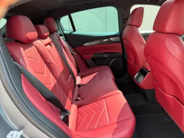 MASERATI Grecale Trofeo 4WD Luft Pano Carbon Garantie2028