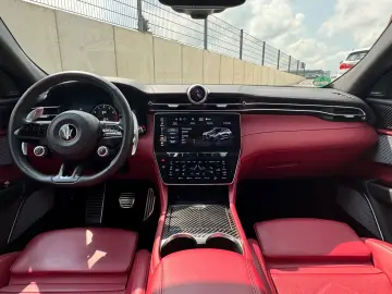 MASERATI Grecale Trofeo 4WD Luft Pano Carbon Garantie2028