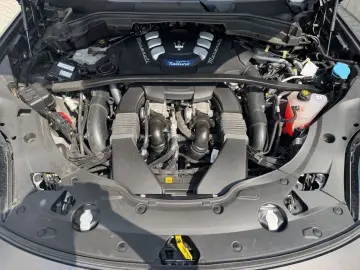 MASERATI Grecale Trofeo 4WD Luft Pano Carbon Garantie2028