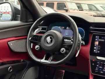 MASERATI Grecale 3.0 V6 Trofeo  Matrix 360  HUD 1.Hand