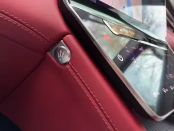 MASERATI Grecale Trofeo 3.0 V6 530HP - Pano-Carbon-360