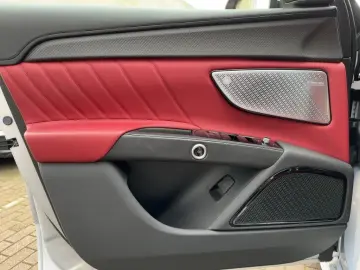 MASERATI Grecale Trofeo 3.0 V6 530HP - Pano-Carbon-360