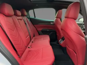 MASERATI Grecale Trofeo 3.0 V6 530HP - Pano-Carbon-360