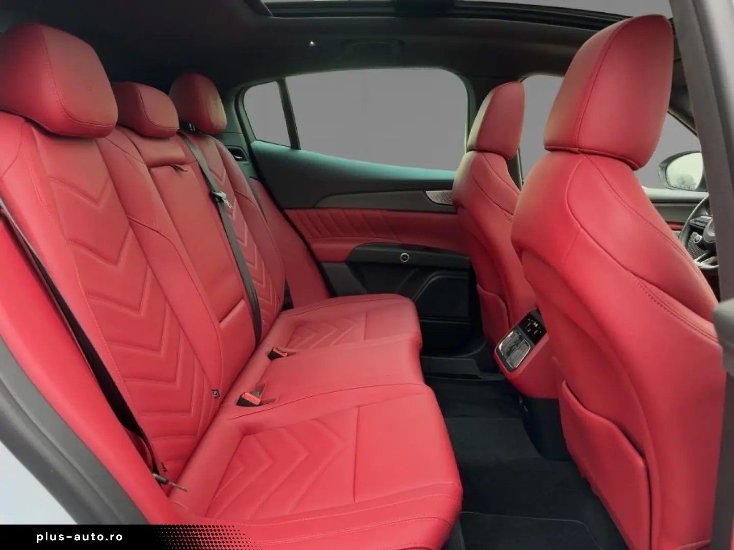 MASERATI Grecale Trofeo 3.0 V6 530HP - Pano-Carbon-360