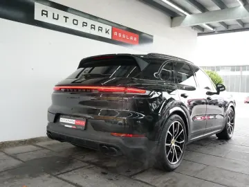 PORSCHE Cayenne S neues Modell LUFT PANO AHK HD SpAbgas
