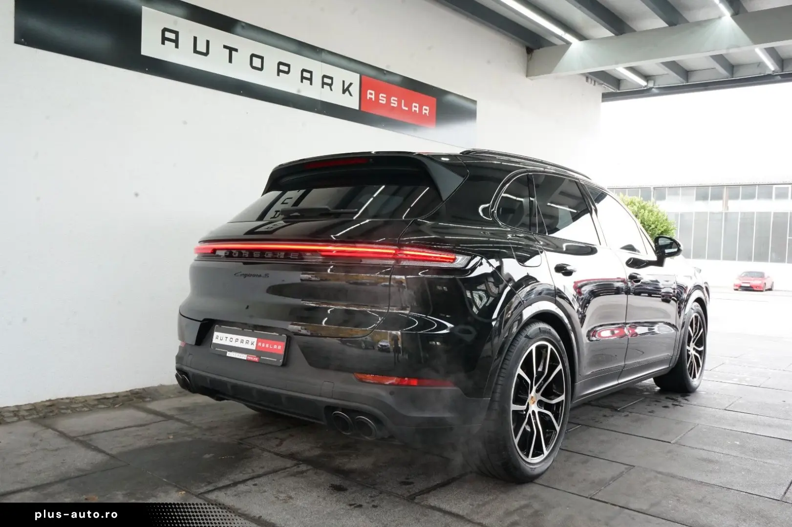 PORSCHE Cayenne S neues Modell LUFT PANO AHK HD SpAbgas