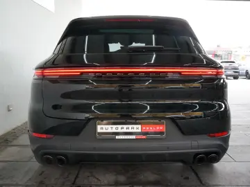 PORSCHE Cayenne S neues Modell LUFT PANO AHK HD SpAbgas