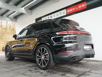 PORSCHE Cayenne S neues Modell LUFT PANO AHK HD SpAbgas