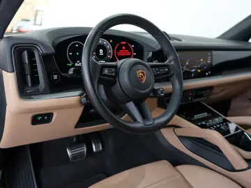 PORSCHE Cayenne S neues Modell LUFT PANO AHK HD SpAbgas