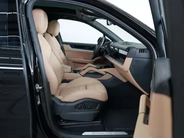 PORSCHE Cayenne S neues Modell LUFT PANO AHK HD SpAbgas