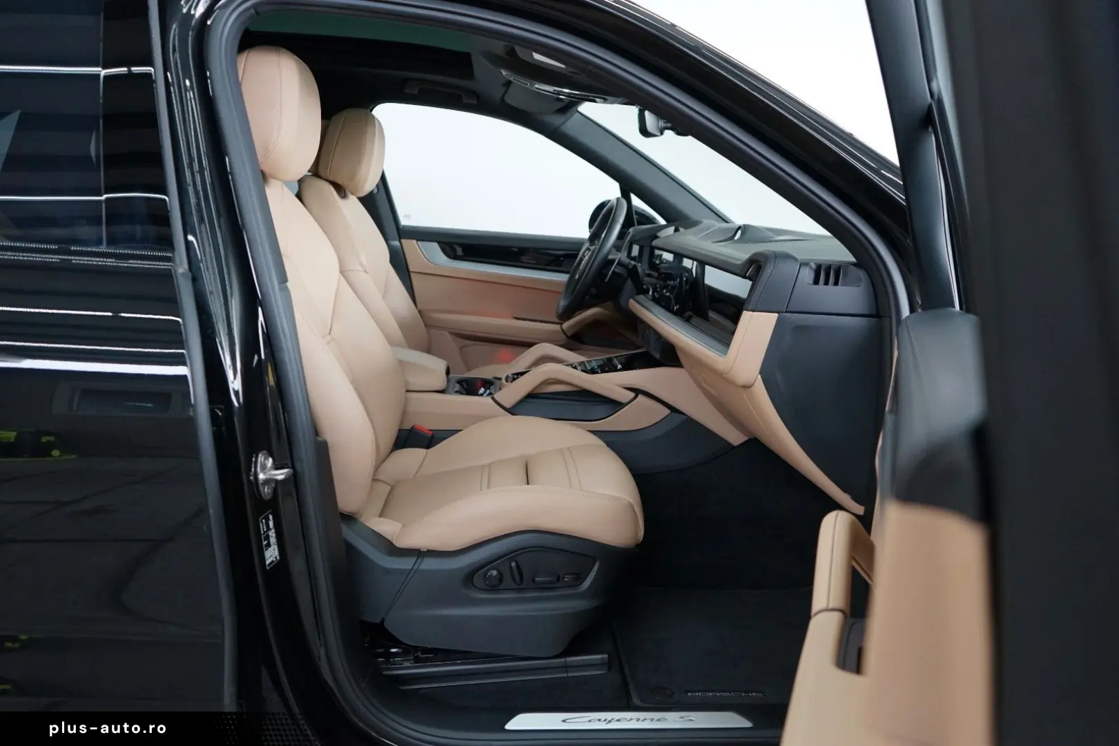 PORSCHE Cayenne S neues Modell LUFT PANO AHK HD SpAbgas