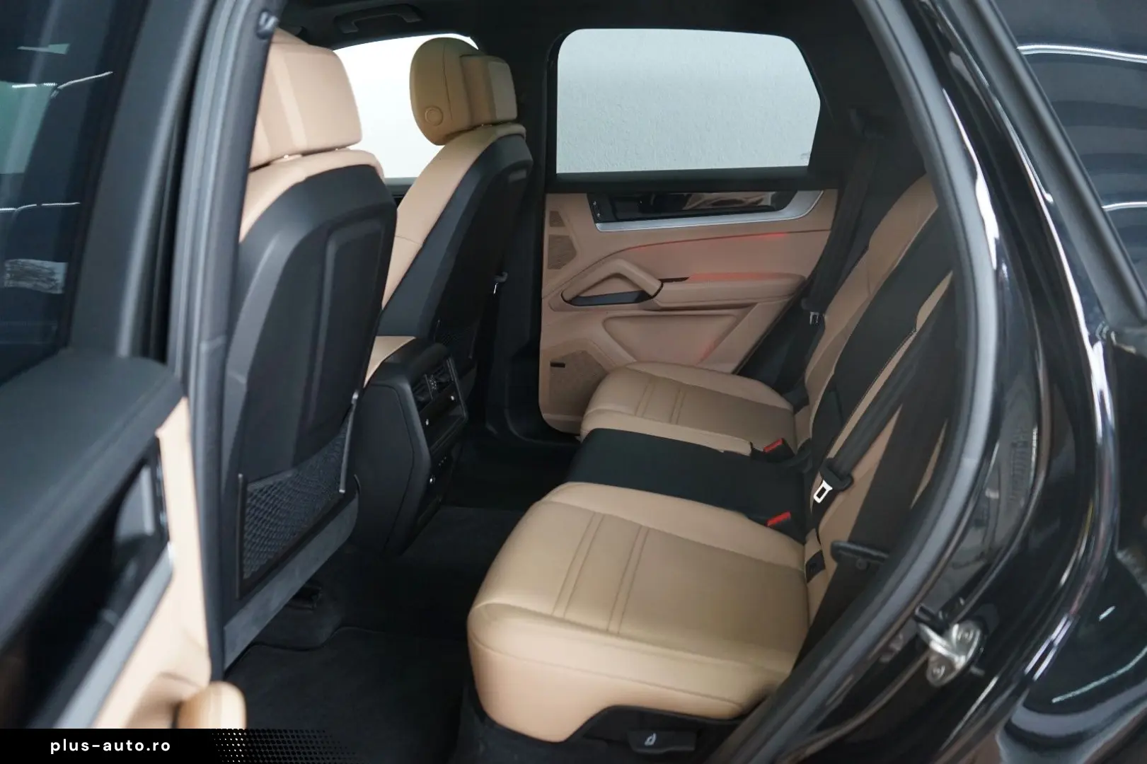 PORSCHE Cayenne S neues Modell LUFT PANO AHK HD SpAbgas