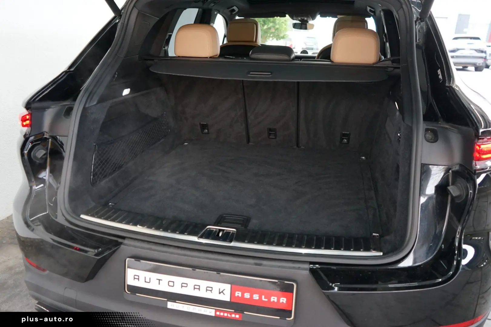 PORSCHE Cayenne S neues Modell LUFT PANO AHK HD SpAbgas