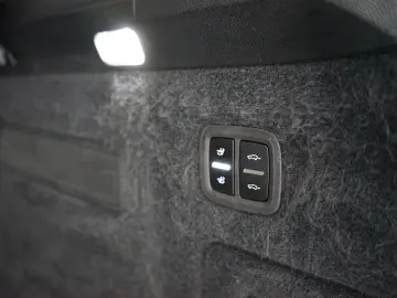 PORSCHE Cayenne S neues Modell LUFT PANO AHK HD SpAbgas