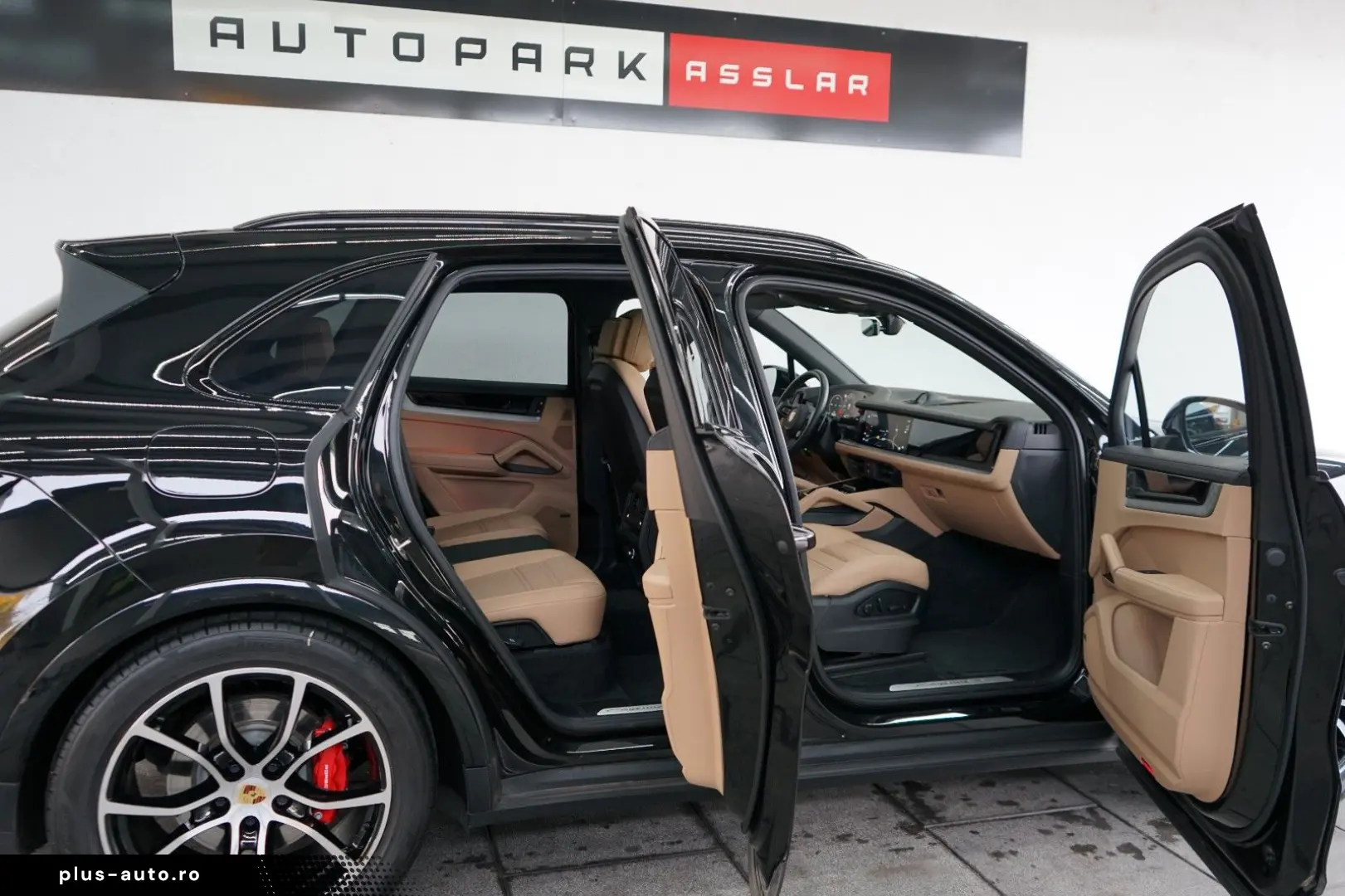 PORSCHE Cayenne S neues Modell LUFT PANO AHK HD SpAbgas