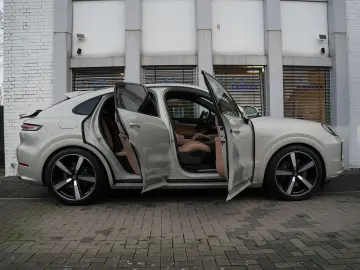 PORSCHE E-Hybrid Coupé SPORTDESIGN-PAKET-INNODRIVE-BEIGE