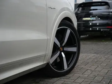 PORSCHE E-Hybrid Coupé SPORTDESIGN-PAKET-INNODRIVE-BEIGE