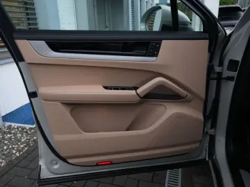 PORSCHE E-Hybrid Coupé SPORTDESIGN-PAKET-INNODRIVE-BEIGE