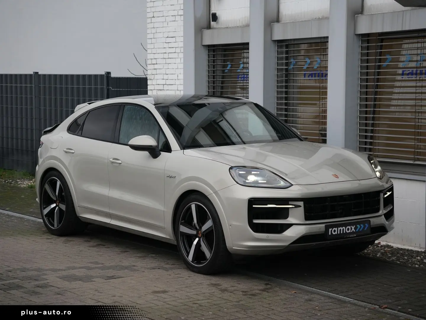 PORSCHE E-Hybrid Coupé SPORTDESIGN-PAKET-INNODRIVE-BEIGE