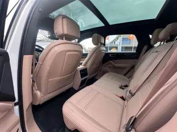 PORSCHE Cayenne Platinum Edition