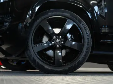 LAND ROVER Defender 5.0 V8 AHK HUD PANO MERIDIAN MILLTEK