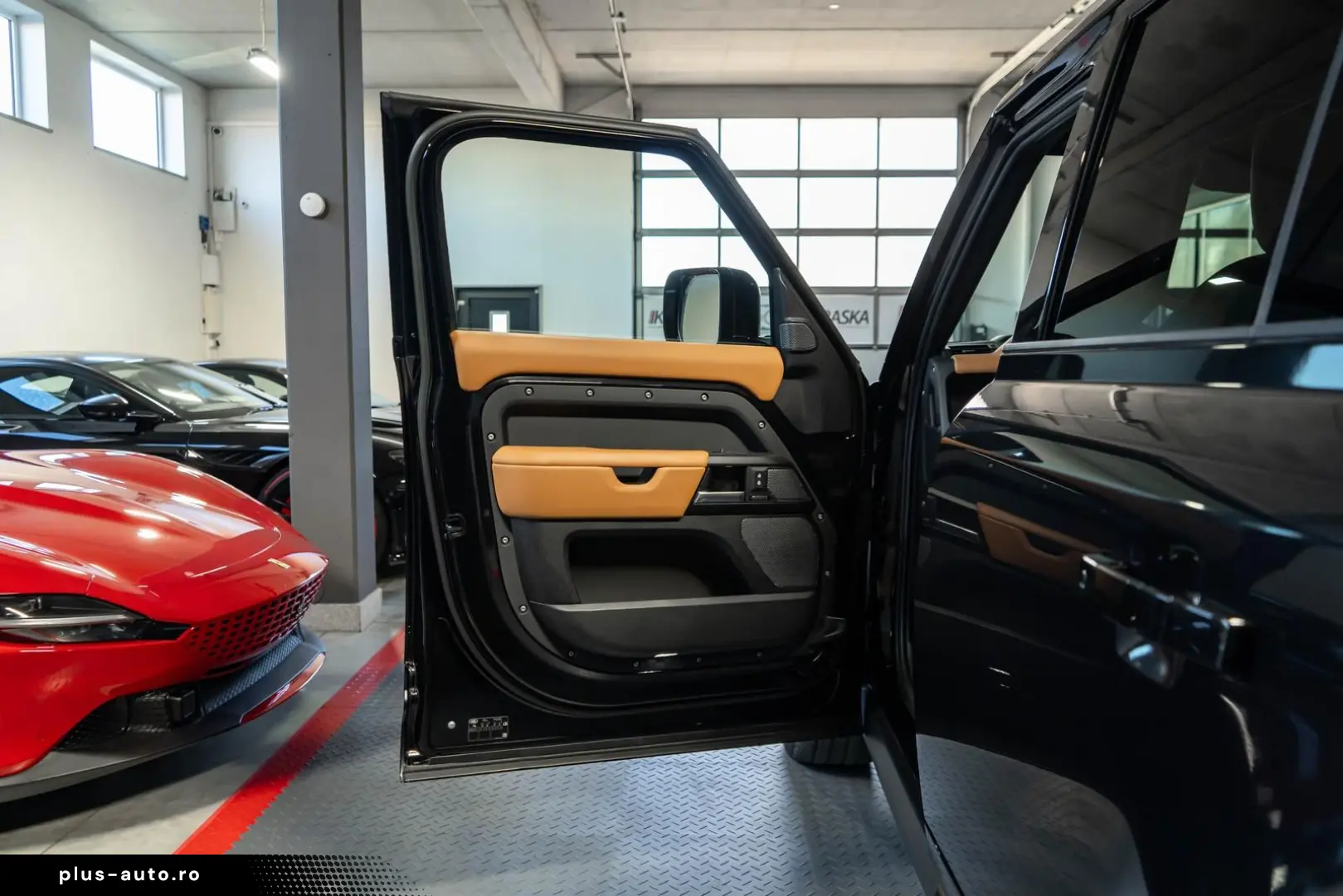 LAND ROVER Defender 5.0 V8 AHK HUD PANO MERIDIAN MILLTEK