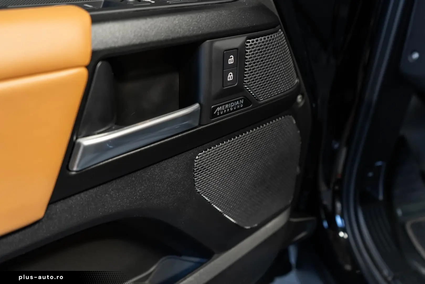 LAND ROVER Defender 5.0 V8 AHK HUD PANO MERIDIAN MILLTEK