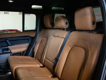 LAND ROVER Defender 5.0 V8 AHK HUD PANO MERIDIAN MILLTEK